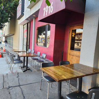The Griddle Cafe - Outside seating - Breakfast & Brunch Near Me - Los Angeles, California The Griddle Cafe - Outside seating - Breakfast & Brunch Near Me - Los Angeles, California