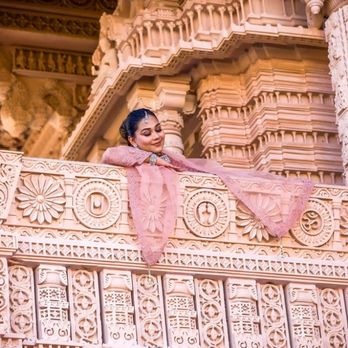 Iconic Clicks - Pre Wedding photos - Session Photography Near Me