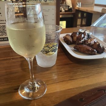 Rudys - I had class of Pino and BBQ wings. - Dive Bars Near Me - New Haven, Connecticut Rudys - I had class of Pino and BBQ wings. - Dive Bars Near Me - New Haven, Connecticut