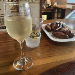 Rudys - I had class of Pino and BBQ wings.