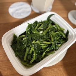 Yummy Yummy Noodles - Pea tips with garlic