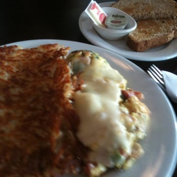 Rialto Cafe - Wilshire omelet and hash browns - Breakfast & Brunch Near Me - Fullerton, California