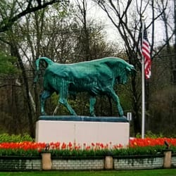 Smithtown Bull Monument - Very difficult to check in here must do so at the light