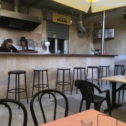 Bistrot Cafe y Vino - Francois aan de gril op het binnenplaatsje