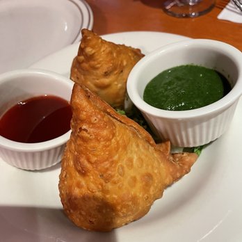 Bollywood Bites - Samosa with chutney - Indian Near Me