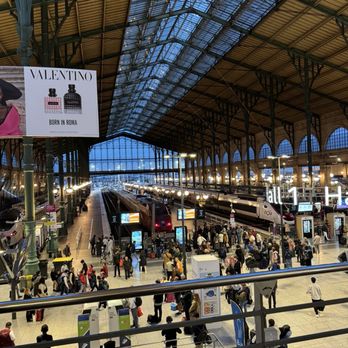 Gare du Nord - Inside - second floor to go to Eurostar - Train Stations Near Me - Paris, 75 Gare du Nord - Inside - second floor to go to Eurostar - Train Stations Near Me - Paris, 75