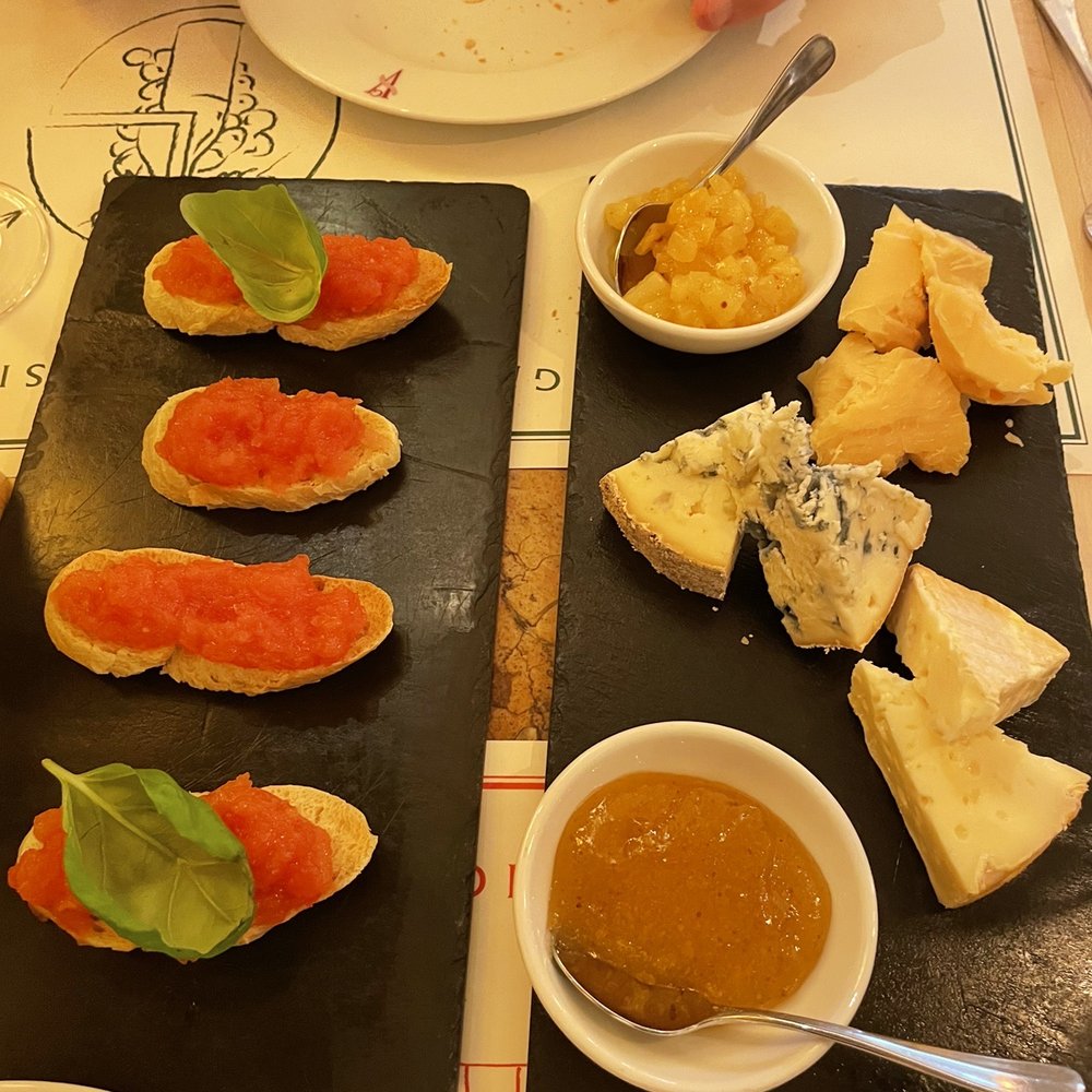 Vinothek by Geisel - Bruschetta and cheese tray - Mediterranean Near Me - Munich, BY Vinothek by Geisel - Bruschetta and cheese tray - Mediterranean Near Me - Munich, BY