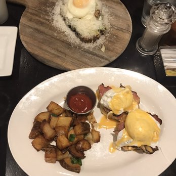 Met Back Bay - Eggs Benedict and Avocado Toast - New American Near Me - Boston, Massachusetts Met Back Bay - Eggs Benedict and Avocado Toast - New American Near Me - Boston, Massachusetts
