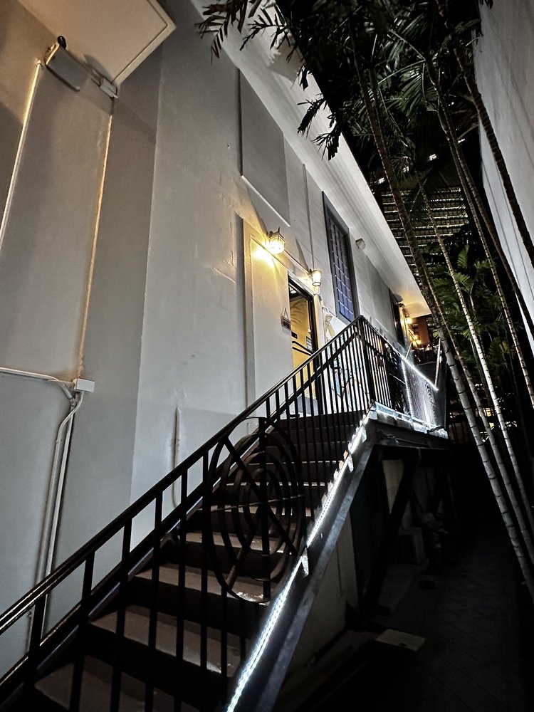 Oyster Hale by Crush, Honolulu Roadtrippers