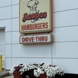 Kewpee Hamburgers - Lovely flowers under the sign at the rear of the building