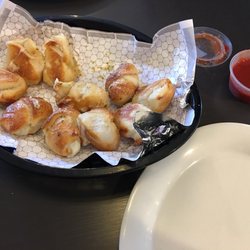 Pizza Hut - Garlic knots