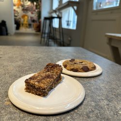 Bruket Kaffebar & Kafé - Carmellitas and chocolate chip cookie
