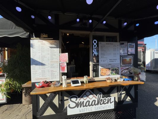 Smaaken Waffle Sandwiches by null