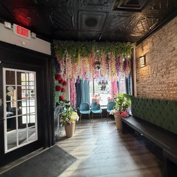 Mama Tequila - Views toward entrance waiting area - Mexican Near Me - Lexington, Kentucky
