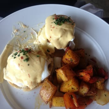 Puerto 27 Peruvian Kitchen & Pisco Bar - Crab cakes Benedict - Peruvian Near Me - Pacifica, California Puerto 27 Peruvian Kitchen & Pisco Bar - Crab cakes Benedict - Peruvian Near Me - Pacifica, California