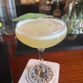 Wiggly Bridge Distillery - Bee's Knees - Distilleries Near Me - York, Maine