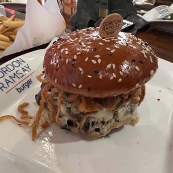 Gordon Ramsay Burger Las Vegas - Stout burger - Burgers Near Me - Las Vegas, Nevada Gordon Ramsay Burger Las Vegas - Stout burger - Burgers Near Me - Las Vegas, Nevada