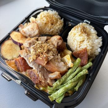 Tino’s Kitchen - Crispy Kare Kare Combo - jiffy? IYKYK. Very peanut buttery and sweet. Crispy pork awesome touch. - Food Trucks Near Me - Vallejo, California Tino’s Kitchen - Crispy Kare Kare Combo - jiffy? IYKYK. Very peanut buttery and sweet. Crispy pork awesome touch. - Food Trucks Near Me - Vallejo, California