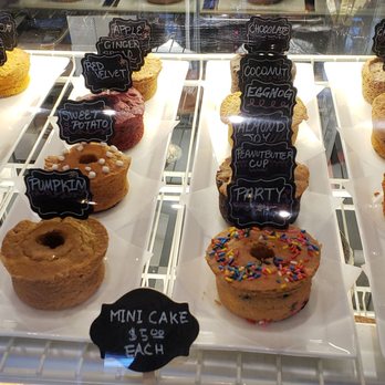 Pownd Cakes by Jen - Bakeries Near Me - Norfolk, Virginia