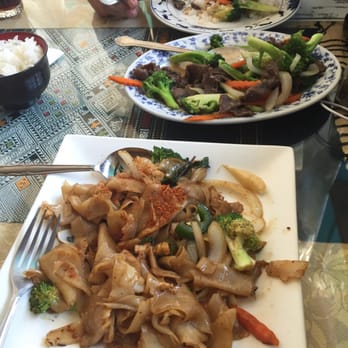 Thai Spoons - Vege Pad Kee Mao and broccoli Beef - Thai Near Me - Sunnyvale, California Thai Spoons - Vege Pad Kee Mao and broccoli Beef - Thai Near Me - Sunnyvale, California