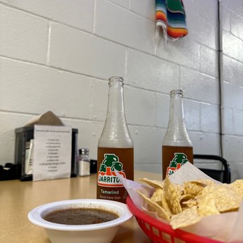 Mi Trailita Y Mas - Waiting for tacos.... - Mexican Near Me - Austin, Texas