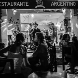 Los Gauchos - Milonga, baile y tango en vivo