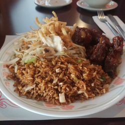 Lucky Inn - A combo platter ...chow mein,garlic ribs and chicken fried rice