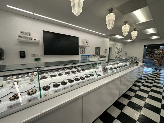 SEE'S CANDIES - Updated January 2026 - 32 Photos & 25 Reviews