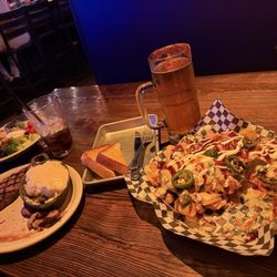 The 580 Bar and Grill - Steak,mashed potatoes with gravy, toast and side salad, Nachos and a beer ,