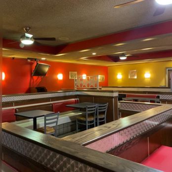 Carl's Jr - the inside of a restaurant - Fast Food Near Me - Santa Rosa, California