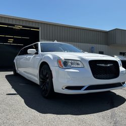 Legacy Limousine Service - Chrysler 300 limo