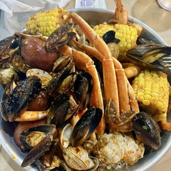 Low Country Boils - Crab legs, mussels, clams, shrimp, corn, potatoes - Seafood Near Me - Wilmington, North Carolina Low Country Boils - Crab legs, mussels, clams, shrimp, corn, potatoes - Seafood Near Me - Wilmington, North Carolina
