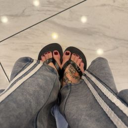 my cutie tortoise shell toes! my cutie tortoise shell toes!