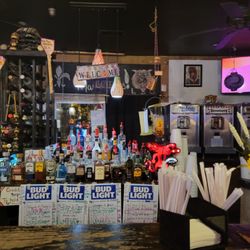 Daiquiris Gone Wild - Bar area