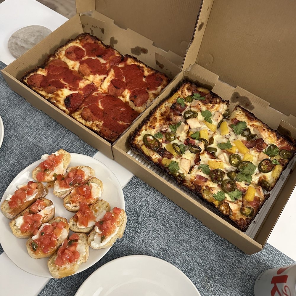 Fuji & Vi's - Bbq (right) and double pepperoni (left) - Pizza Near Me - Pasadena, California