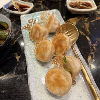 Supreme Dumplings - Mini Pan-Fried Pork Dumplings - Shanghainese Near Me - Honolulu, Hawaii Supreme Dumplings - Mini Pan-Fried Pork Dumplings - Shanghainese Near Me - Honolulu, Hawaii