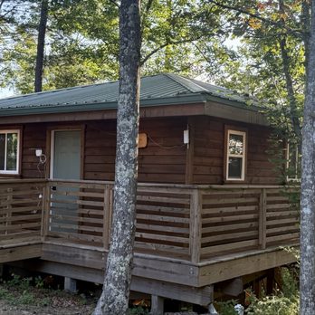 Red River Gorgeous - Warbler cabin - so cute. The backside is on stilts in the ravine with amazing treetop views. - Guest Houses Near Me - Stanton, Kentucky Red River Gorgeous - Warbler cabin - so cute. The backside is on stilts in the ravine with amazing treetop views. - Guest Houses Near Me - Stanton, Kentucky