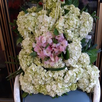 A Bella Mia Flowers - This is 'supposed' to be a guitar.  The owner screamed at me that this was beautiful. - Florists Near Me - Norwood, Massachusetts