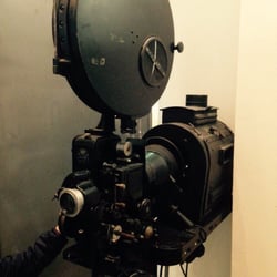 La Cinémathèque de Toulouse - Machine a video a l'ancienne a la cinémathèque pour les 50 ans.