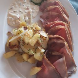 Gröner Hof - Roastbeef mit selbstgemachter Remoulade und Bratkartoffeln