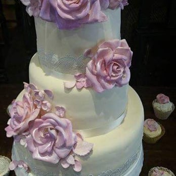 Event Center at 150 Sunset - Our beautiful wedding cake - Party & Event Planning Near Me - El Paso, Texas