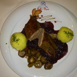 Platzhaus - Gänsebrust mit Maronen und Kartoffelknödeln