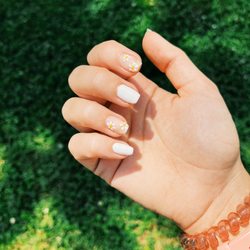 World Nail and Spa - Gel manicure
