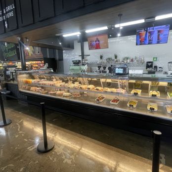 Hank’s Organic - The counter to make food - Health Markets Near Me - Los Angeles, California