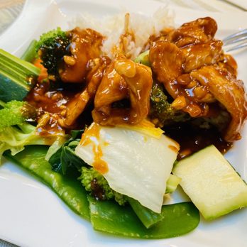 DD Thai Cuisine - Rama with chicken - Thai Near Me - Rochelle Park, New Jersey