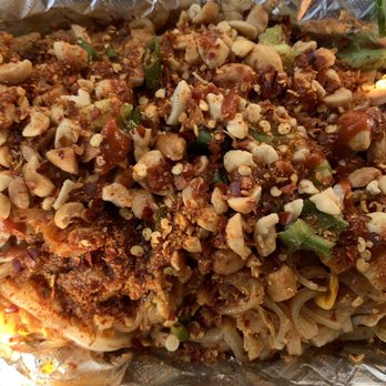 Narunya's - Extra hot chicken pad Thai with sriracha crush red pepper soy sauce and lime - Thai Near Me - Belton, Texas