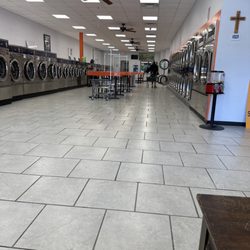M and M Coin Laundry - Laundry mat