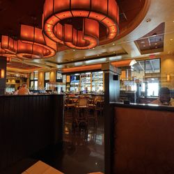 The Cheesecake Factory - Picture of there bar.