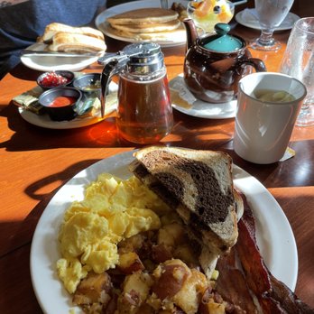 Glen Iris Inn - Country breakfast and pancakes !! - Bed & Breakfast Near Me - Castile, New York Glen Iris Inn - Country breakfast and pancakes !! - Bed & Breakfast Near Me - Castile, New York