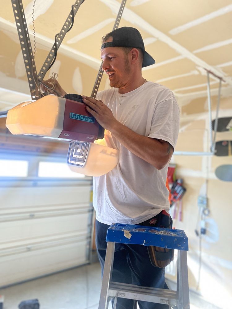 SunnySide Garage Door Repair - Garage Door Contractor in Commerce City, CO
